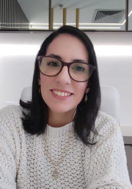 Kelly Vieira é especialista no tratamento para ansiedade, depressão e pânico através da hipnoterapia. Consultório em Asa Sul no Distrito Federal.